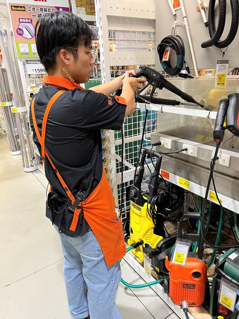 強力高壓清洗機，可更有效率清整髒汙。（圖／特力屋提供）