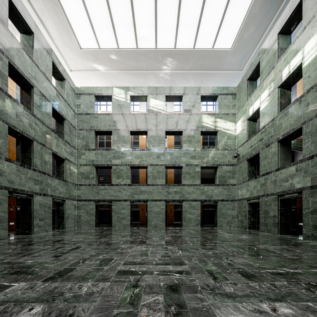 以蛇紋岩建造的「展示中庭」是活動第一天的場地。（圖／丰宇影像提供）