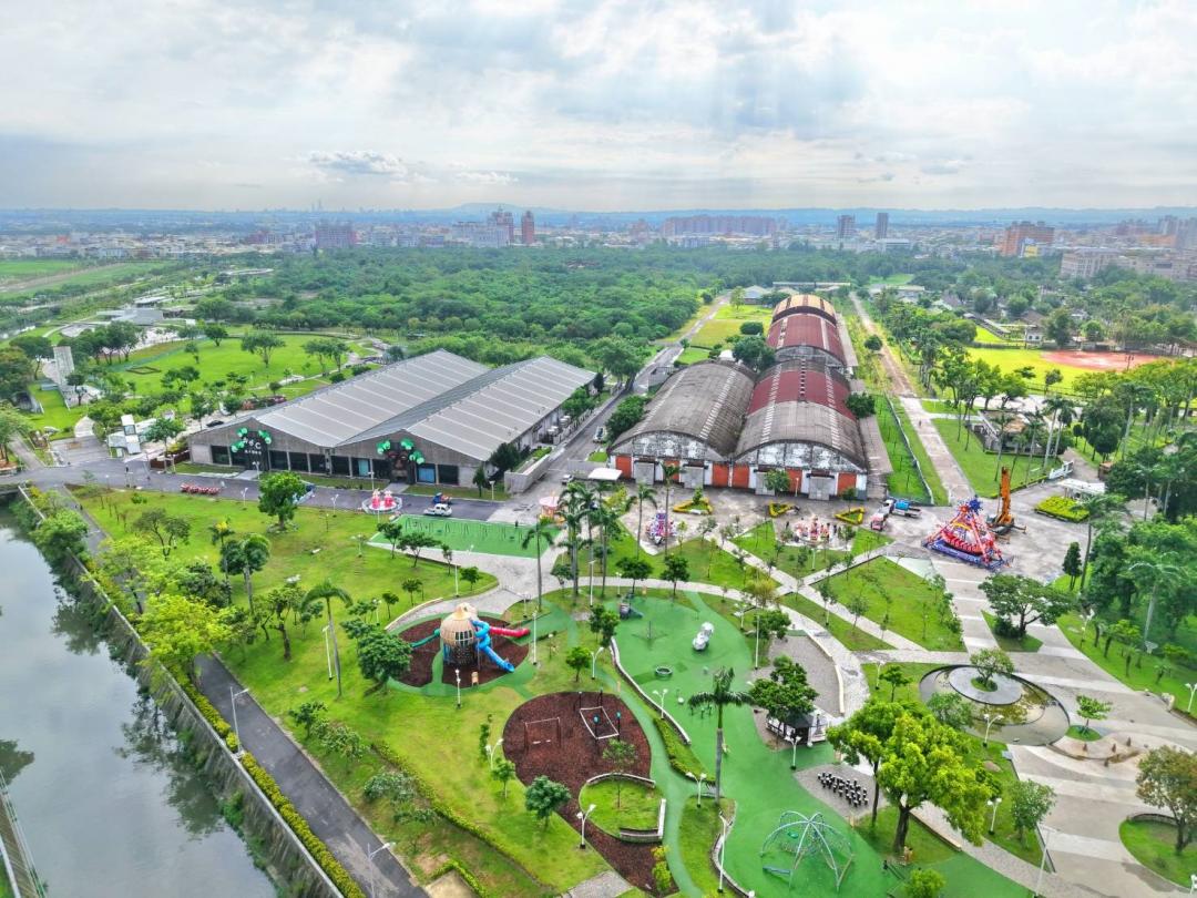 屏東縣民公園變身為南台灣最夢幻的超級遊樂園。（圖／屏東縣政府提供）