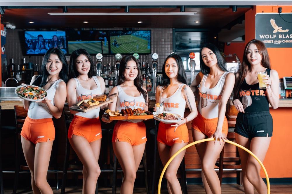 早午餐時間開始就能欣賞Hooters女孩帶來的熱舞表演。（圖／業者提供）