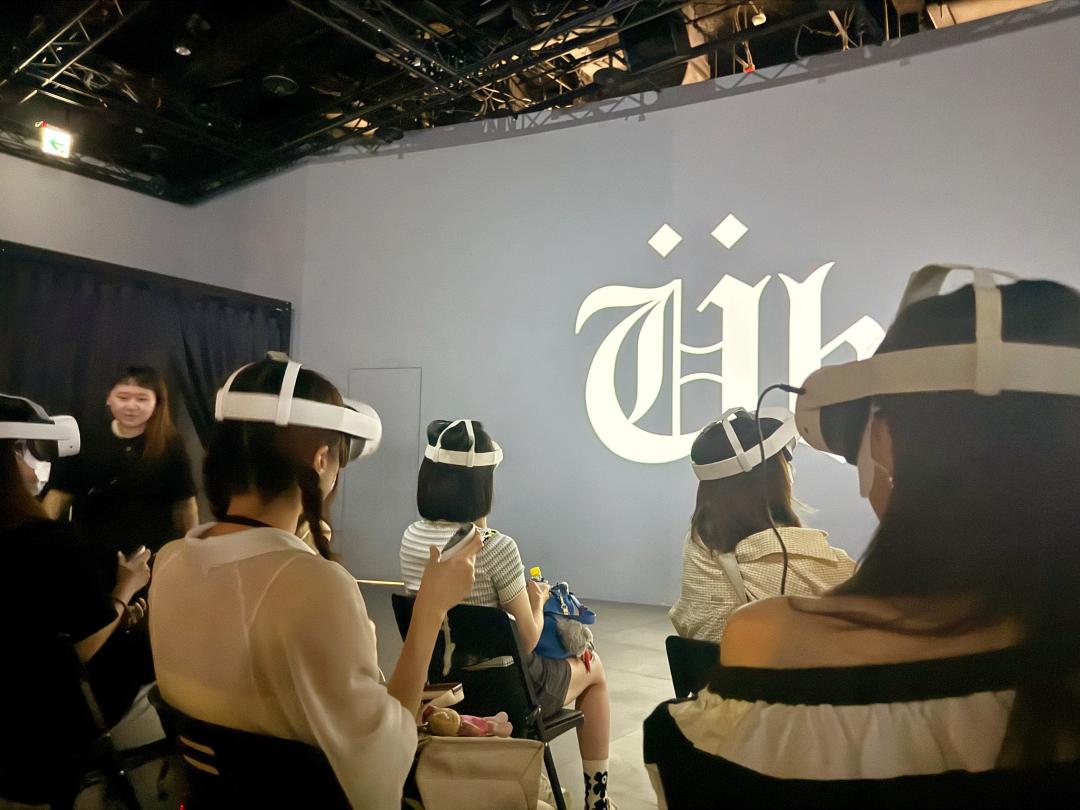 觀眾可透過VR技術，沉浸式體驗GD最新單曲《TAKE ME》的精彩演出。（圖／記者郭宣暄攝）
