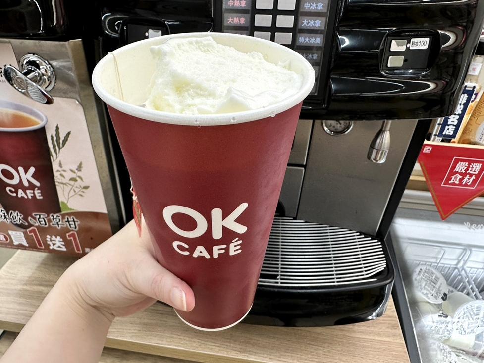 OKmart漂浮冰淇淋紅茶/莊園美式凍感價59元。（圖／超商提供）