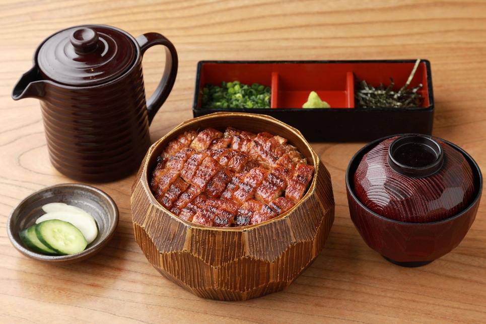 四代目菊川7月19日至8月31日推出期間限定「盛夏雙味鰻宴」雙人套餐。圖為「菊川鰻三吃」。（圖／品牌提供）