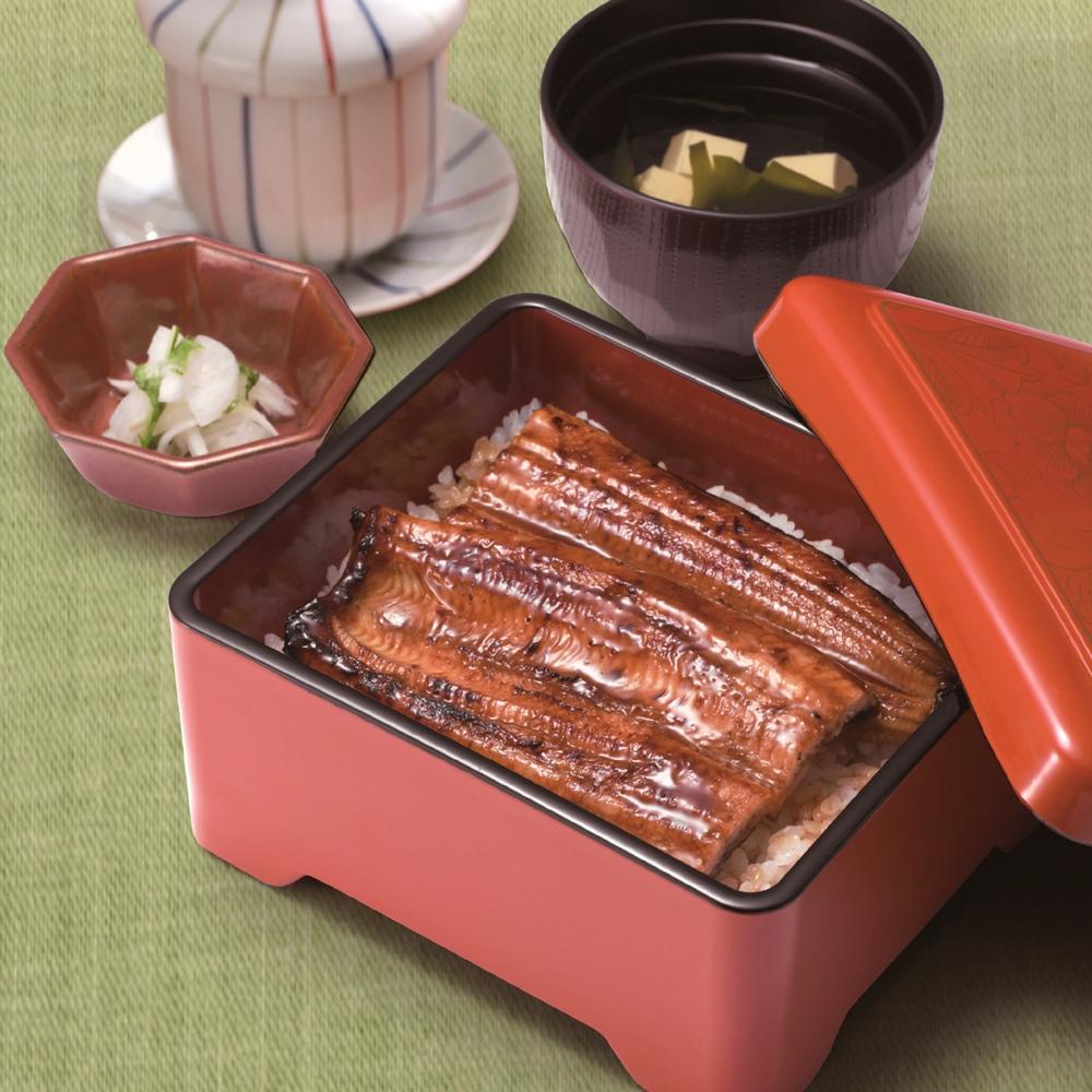 7/19-7/31至大戶屋點購「炭烤鰻魚蓋飯」或「炭烤鰻魚三吃」，即享夏日飲料新品折價10元優惠。（圖／品牌提供）