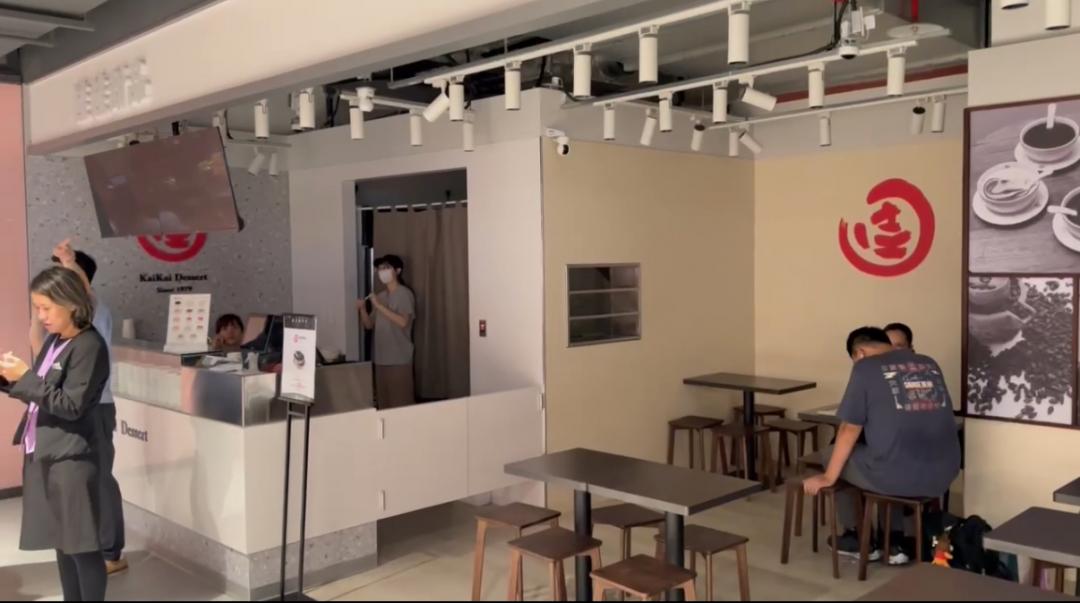 「DREAM PLAZA」美食街部分櫃位跳電，影響業者營業。（圖／讀者侯升偉提供）