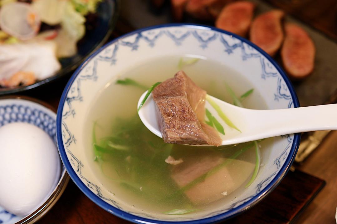 日本仙台「東山牛舌」登台買一送一！炭烤厚切牛舌Q彈爆汁、8/8正式開幕