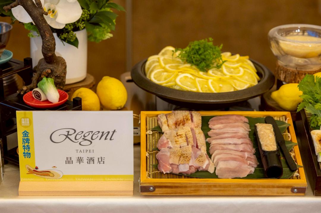 晶華酒店推出三燔北投平日午餐四人黃金檸檬涮涮鍋放題券，美食展售價2,999元，買5張再送1張。（圖／台灣觀光協會提供）