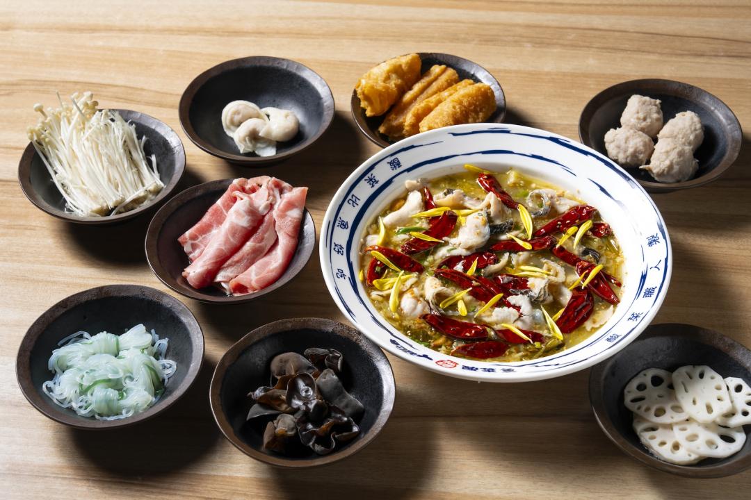 基隆三記魚餃、豬梅花與蓮藕等配料，與個人獨享盆同步上市。（圖／品牌提供）