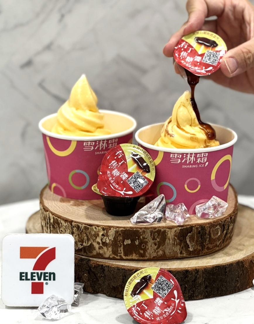 7-ELEVEN自8月6日起上市雪淋霜霜淇淋超人氣口味「統一布丁霜淇淋」。只要購買任一支即可享5元加價購「布丁焦糖淋醬」。（圖／超商提供）