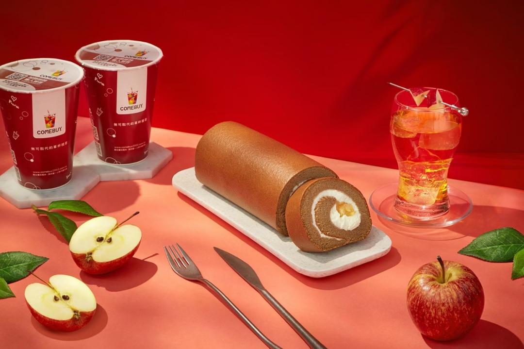 COMEBUY推出「蘋果冰茶生乳捲」於各大電商通路販售。（圖／品牌提供）