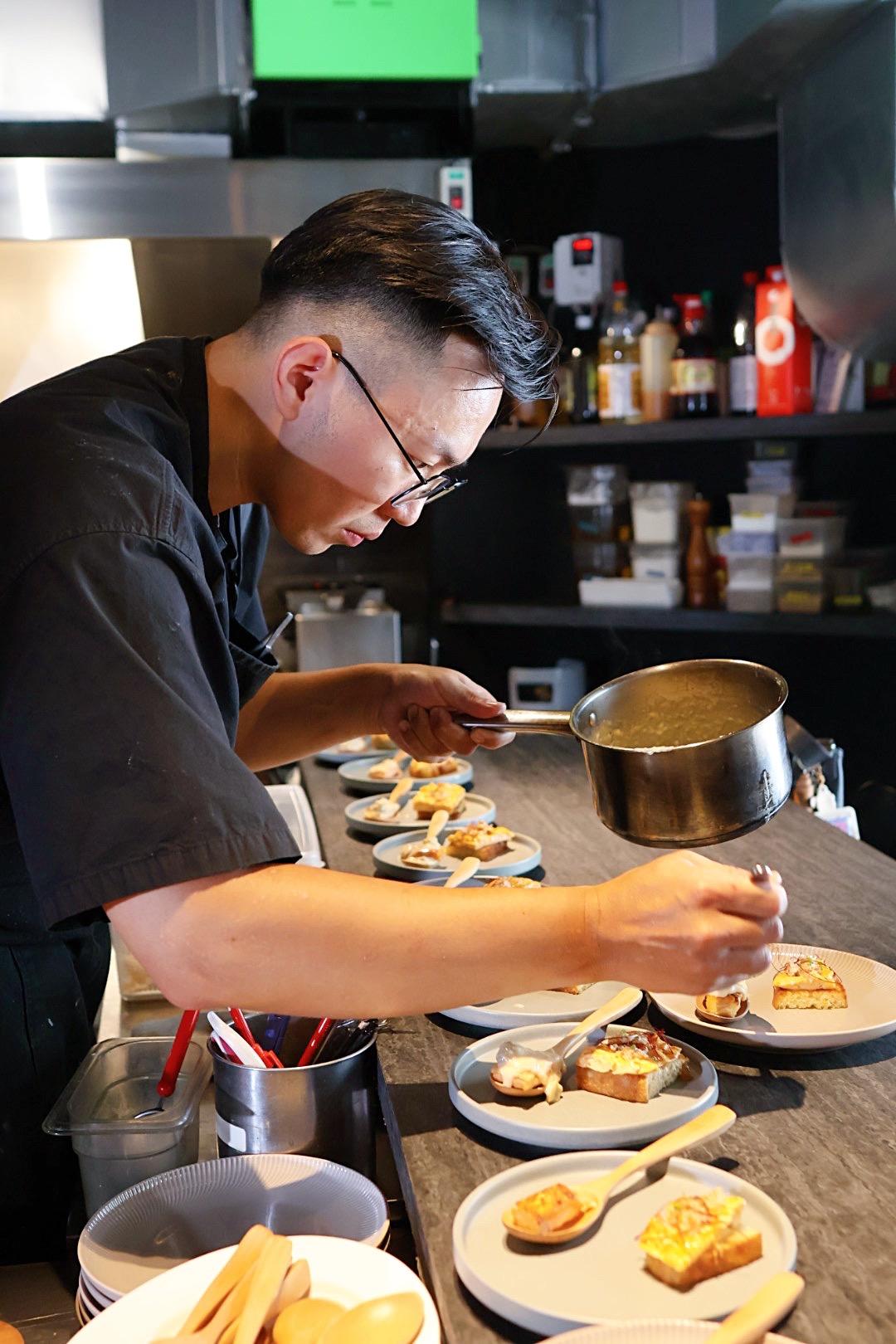 主廚胡旭峰Tank曾於澳洲當地多家餐廳磨練，並於米其林餐廳RAW與Restaurant A歷練過。（圖／記者郭宣暄攝）