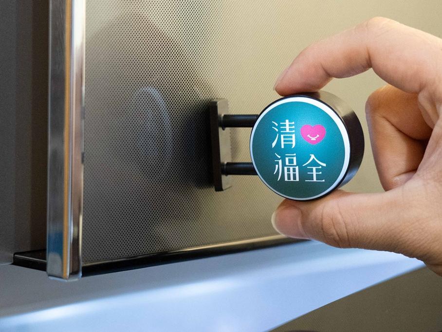 清心福全38週年紀念小燈箱，經典墨綠配色與LOGO設計，小巧精緻且具磁吸功能，是粉絲必收的限定周邊。（圖／品牌提供）