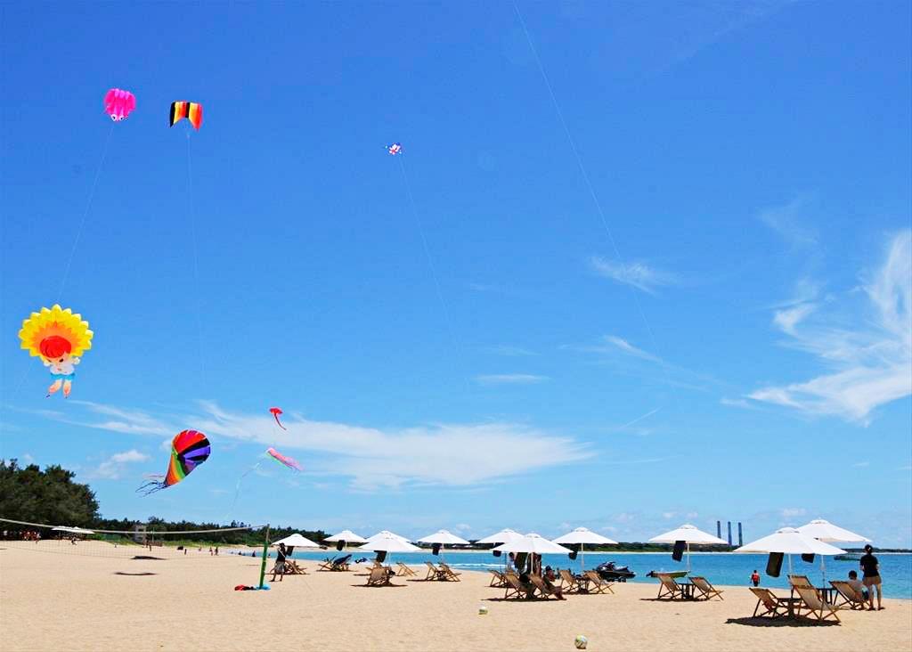 隘門、林投沙灘以細緻的白沙和清澈的海水聞名，搭配一系列活動更好玩。（圖／活動單位提供）