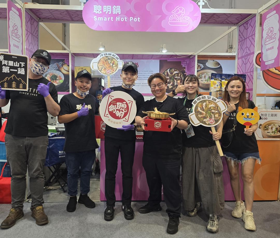 林聰明沙鍋魚頭執行長林佳慧與團隊特地北上，將「聰明鍋」帶到台灣美食展。（圖／業者提供）