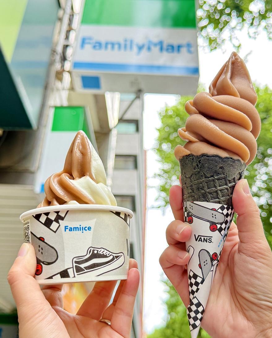 全家攜手VANS跨界推出Fami!ce滑爆可樂霜淇淋。（圖／超商提供）