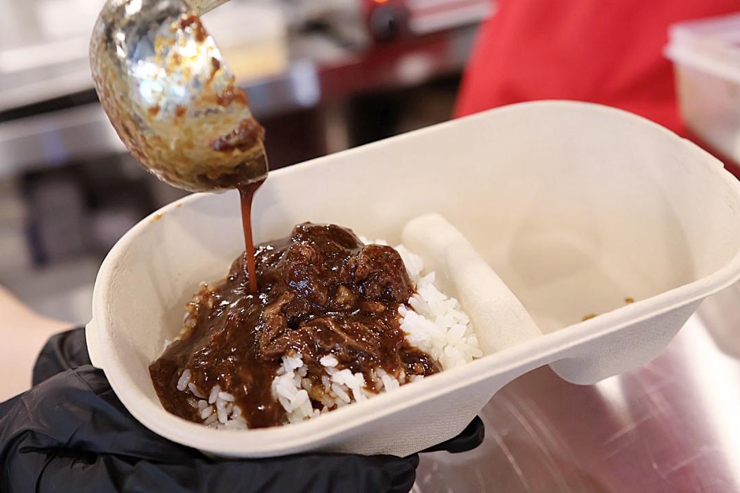 CURRY UP來台快閃主要提供4種口味的咖哩飯套餐。（圖／記者郭宣暄攝）