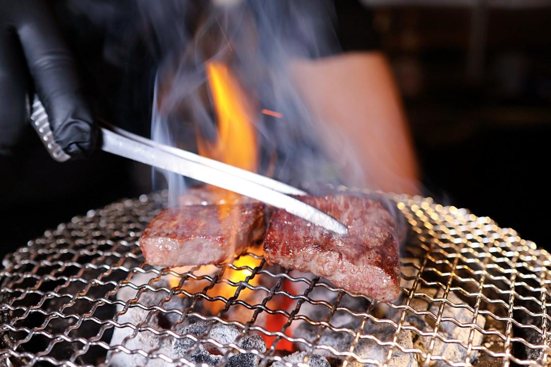 牛B燒肉成為新東陽旗下餐飲品牌，延續原有職人精神與細膩手藝，結合新東陽完善的食材供應鏈與經營資源，帶來更細緻的和牛體驗。（圖／記者郭宣暄攝）