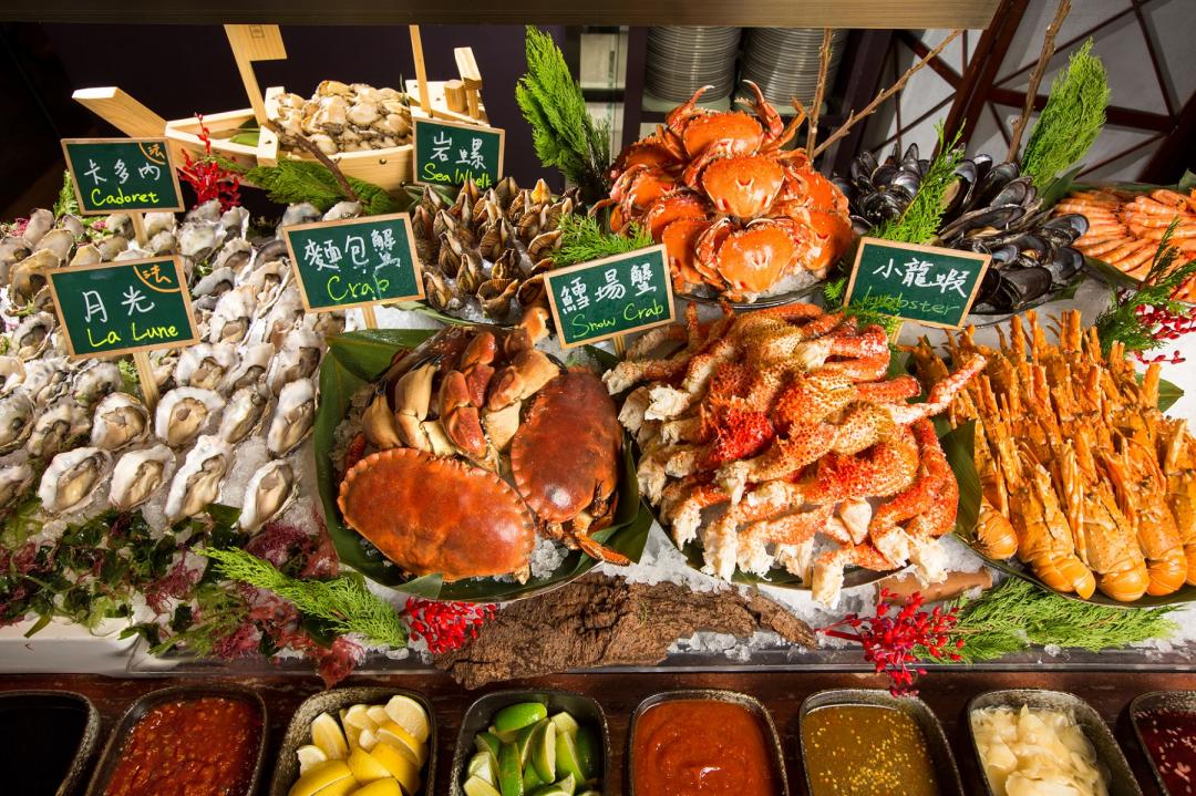 文華Café「週末午間鮮．吃．吧」暢快享用多款季節海鮮。（圖／業者提供）