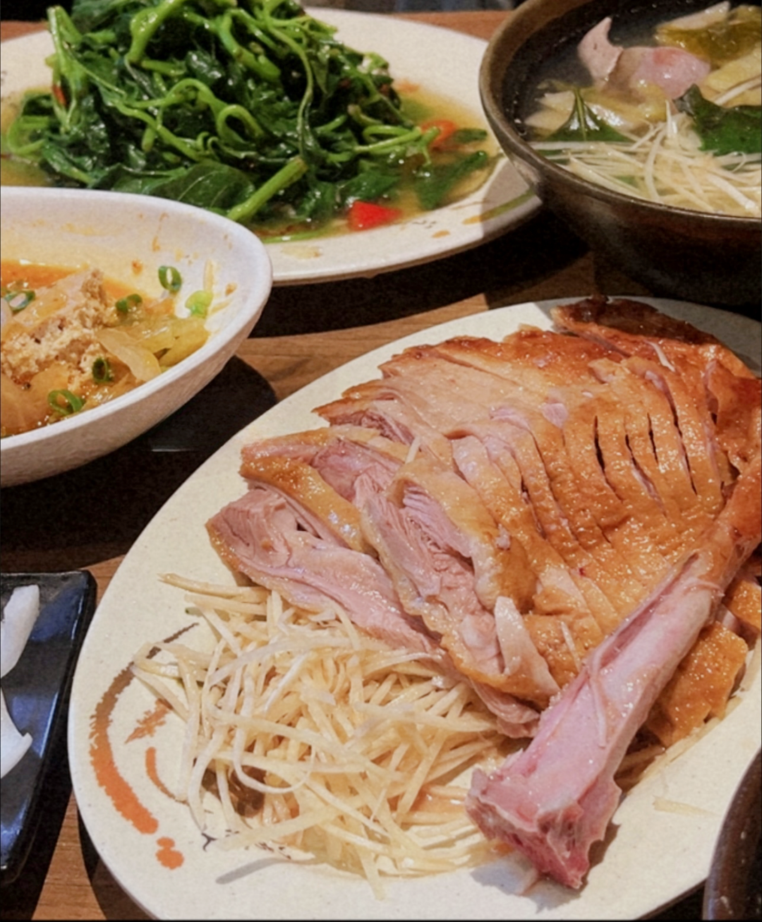 自2019年起入選必比登的「阿城鵝肉（吉林店）」，今年未能完成七連霸。（圖／記者郭宣暄攝）