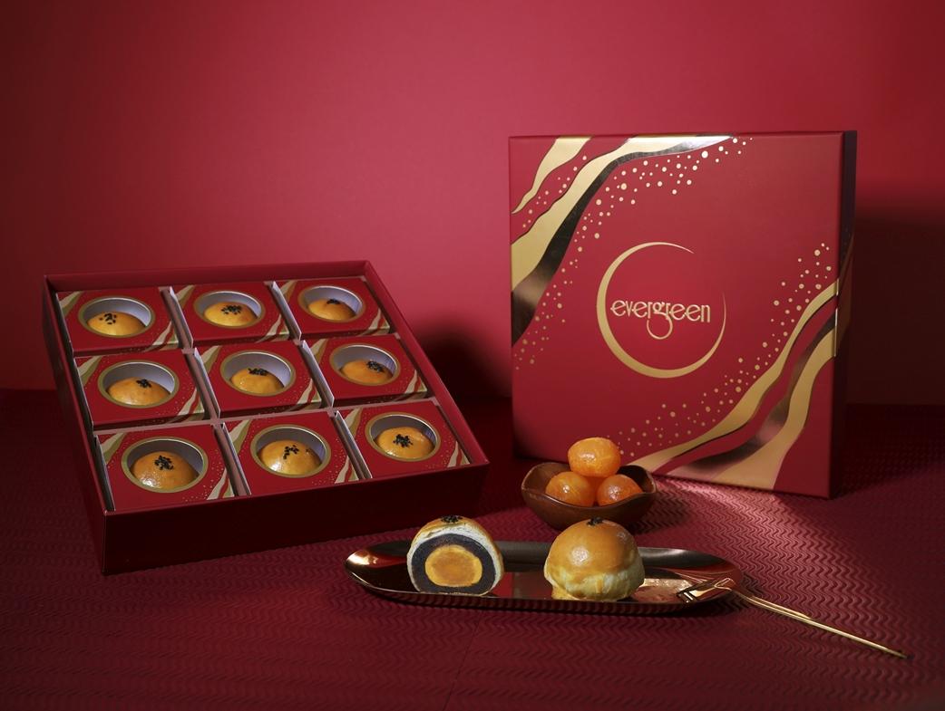 台中長榮的熱銷9入蛋黃酥禮盒。（圖／台糖長榮集團提供）