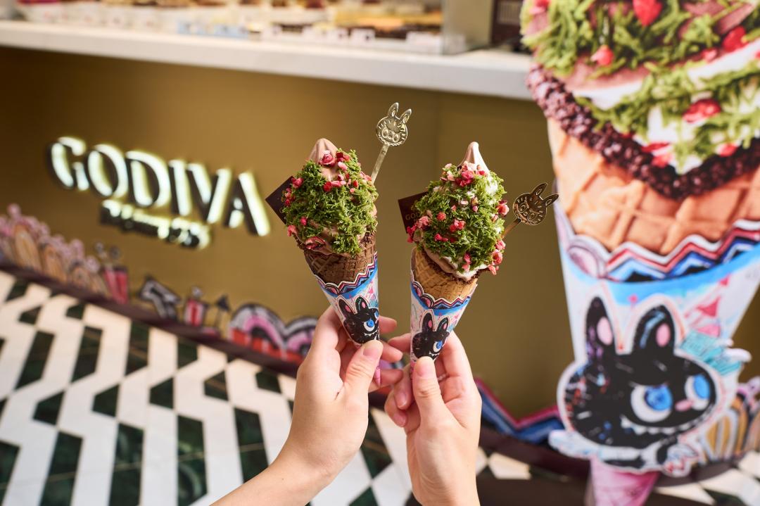 GODIVA X LABUBU 黑巧克力、白巧克力、雙重巧克力霜淇淋，每支售價299元。（圖／翻攝自GODIVA Chocolatier (Asia)粉絲專頁）
