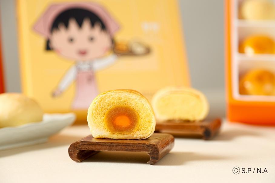 台北犁記以充滿奶香的招牌綠豆餡，包裹金黃鹹蛋黃，餅皮質樸、口感柔香細膩，百吃不倦。（圖／品牌提供）