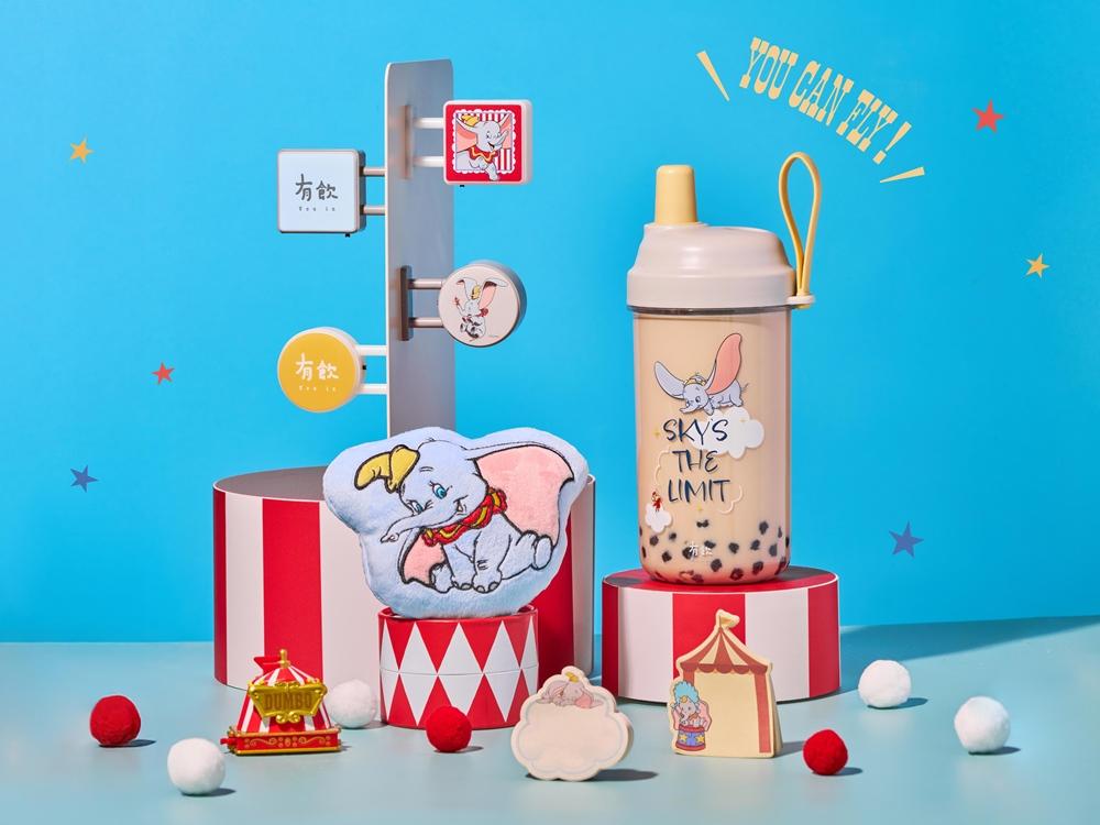 手搖飲品牌「有飲 Youin」聯名迪士尼經典動畫角色「小飛象」推出環保杯、飲料提袋與磁吸燈萌趣登場。（圖／品牌提供）