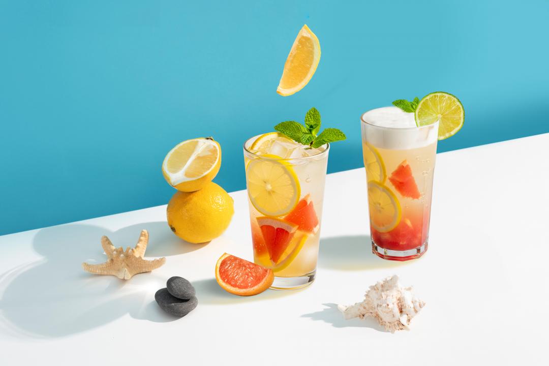 「柚香林萌金萱」中杯60元、大杯70元，「柚香林萌絨蜜金萱」中杯70元。（圖／品牌提供）