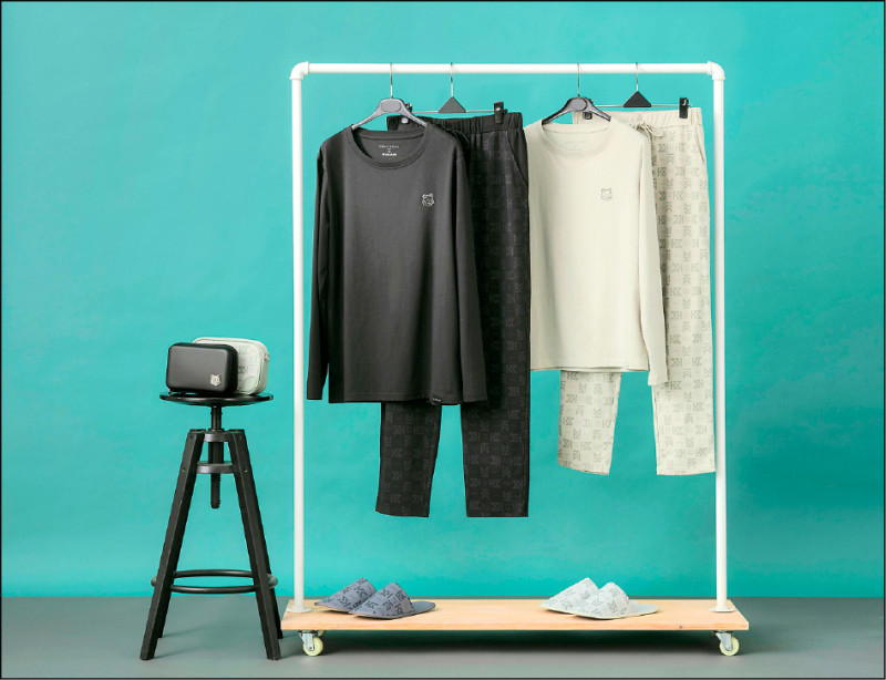 長榮航空與Maison Kitsuné跨界合作，推出全套過夜包、睡衣和拖鞋。（長榮航空提供）