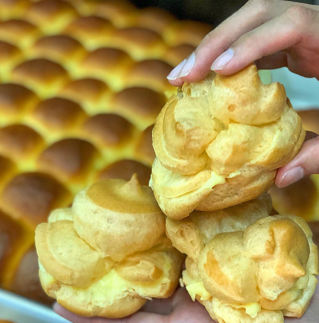台南老牌麵包店「百珍麵包」，巨無霸泡芙每顆售價40元。（圖／IG@amos0716提供）