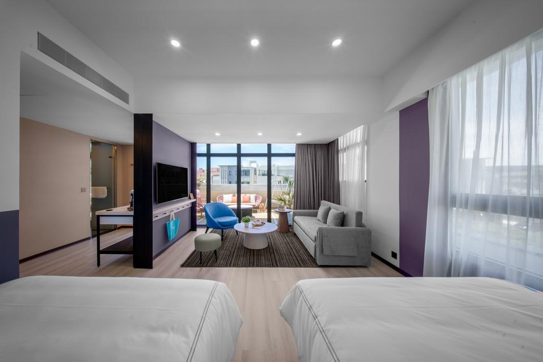 「福容徠旅澎湖」享旅客房，戶外輕奢風格陽台，打造吸睛網美拍照區。（圖／飯店提供）