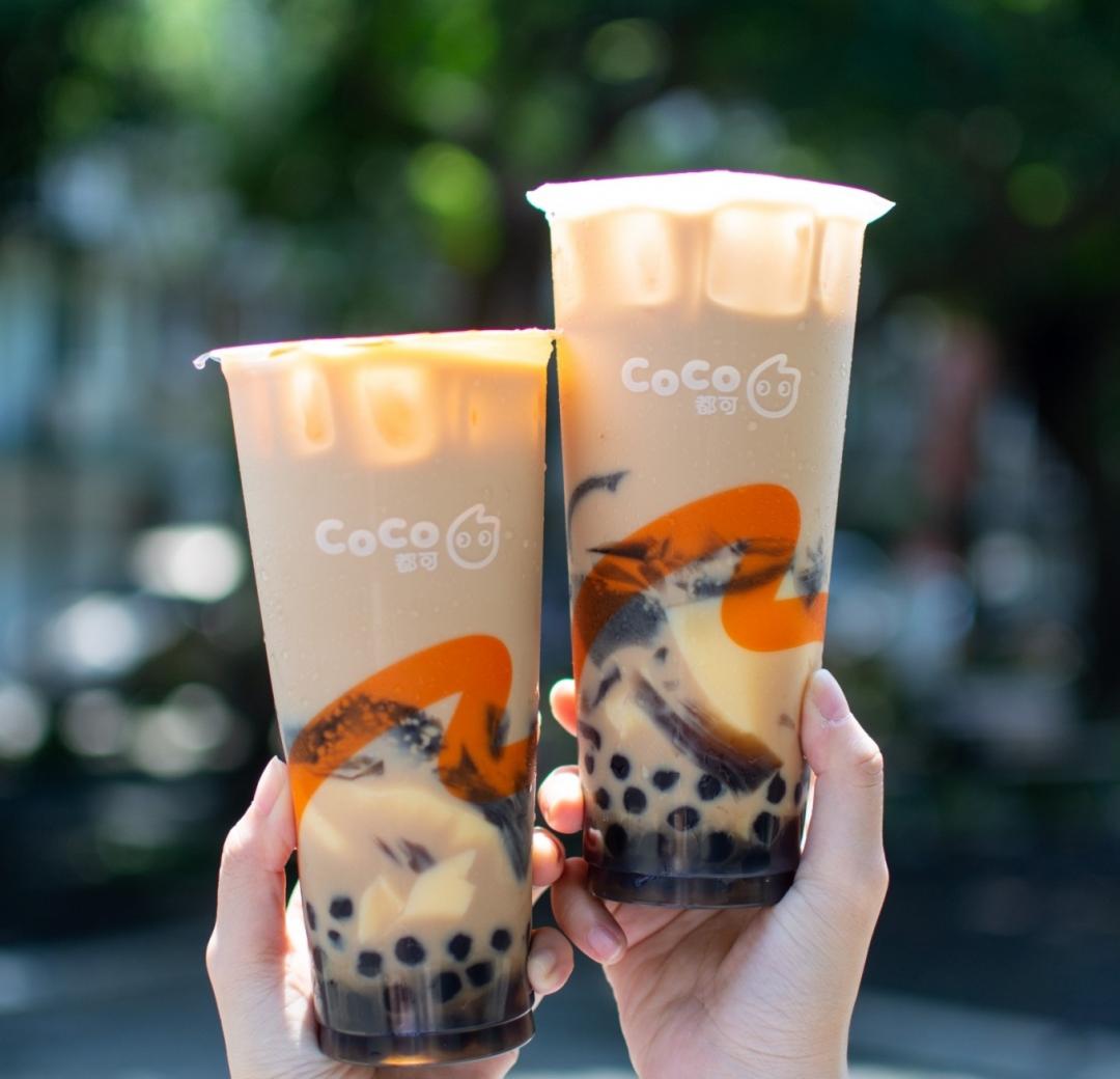 8月27日週三好友日，CoCo都可推出大杯「奶茶三兄弟」第二杯免費。（圖／品牌提供）