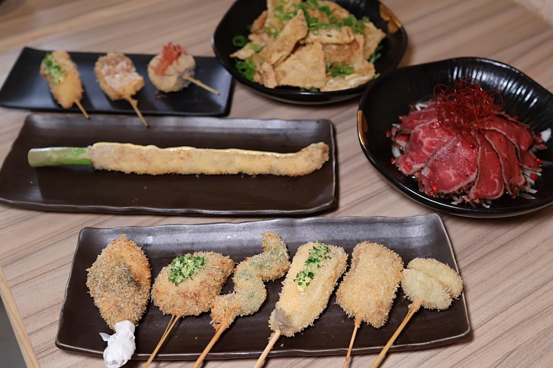 台北東區最新日式居酒屋「夜串坊」可一次享受大阪串揚與名古屋手羽先唐揚。（圖／記者郭宣暄攝）