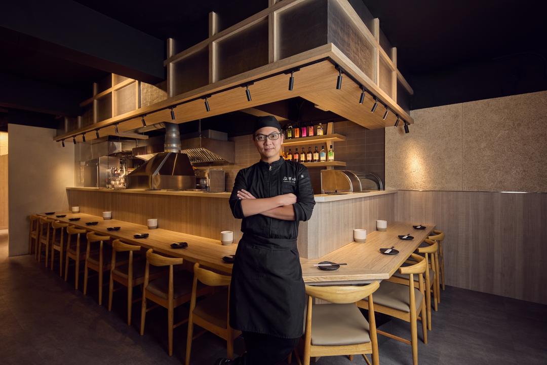 夜串坊主廚楊翔安，師承台北老字號日式居酒屋，累積十餘年的經歷。（圖／品牌提供）