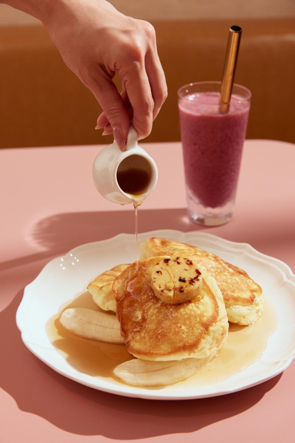 「陽光鬆餅與香蕉」售價360元。（圖／品牌提供）