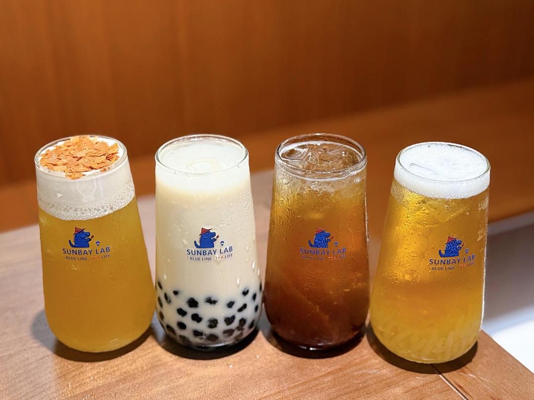 麟德殿牛肉麵與山焙烘焙專門茶飲店，聯手研發25款茶飲，每杯售價60元起。（圖／記者郭宣暄攝）