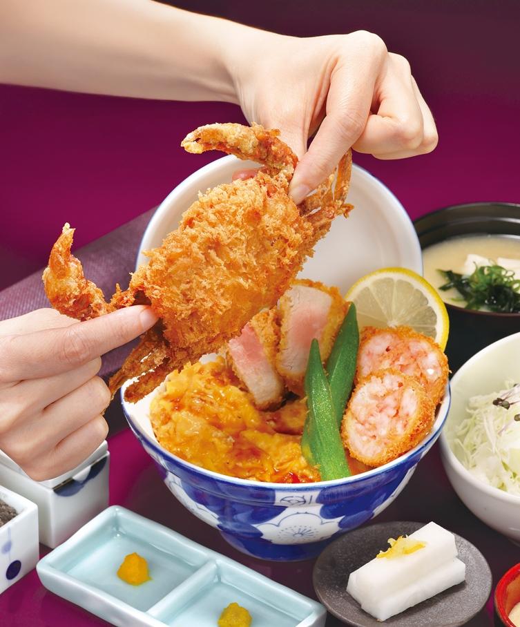 勝急炸豬排丼推出極上軟殼蟹海陸豬排丼飯套餐490元。（圖／品牌提供）