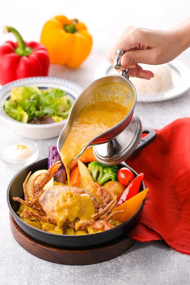 泰迪農園咖哩推出南洋風軟殼蟹咖哩420元/復興店、390元/一江店。（圖／品牌提供）