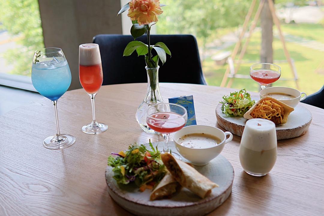 金馬賓館當代美術館也供應早午餐，每份含主餐、沙拉、茶凍雨飲品，售價450元。（圖／記者郭宣暄攝）