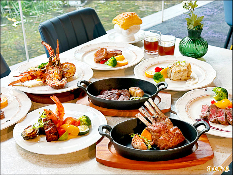 「青焰炭火熟成牛排」每人套餐價798元至1,298元，主餐可選擇牛排、豬肉、魚肉或龍蝦。（記者郭宣暄攝）