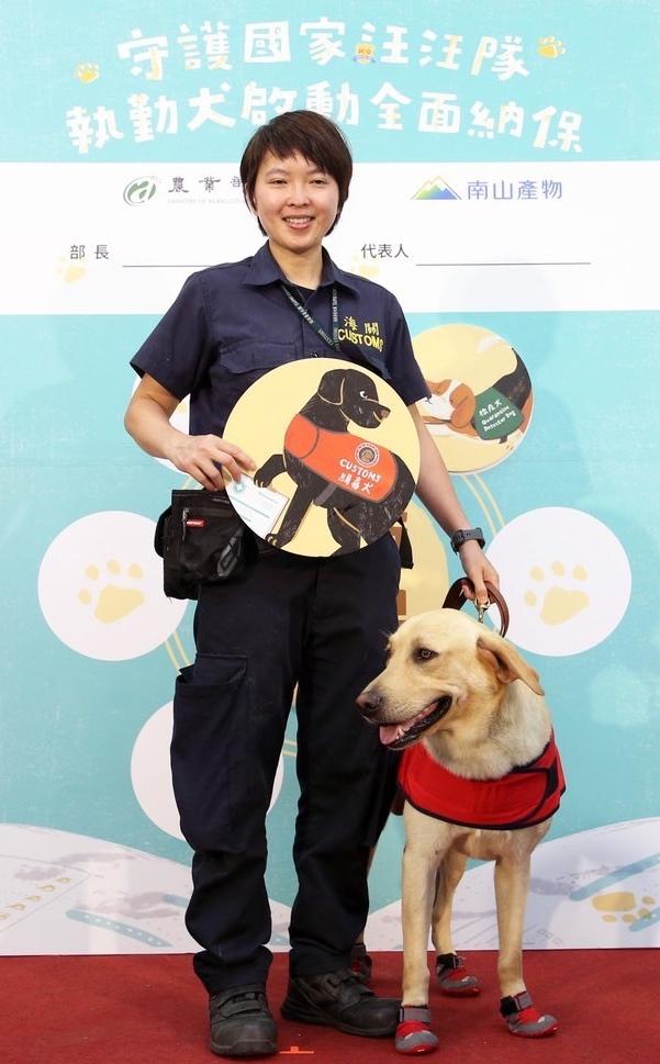 農業部宣布為守護國家的執勤犬啟動全面納保工作。(圖/農業部提供)