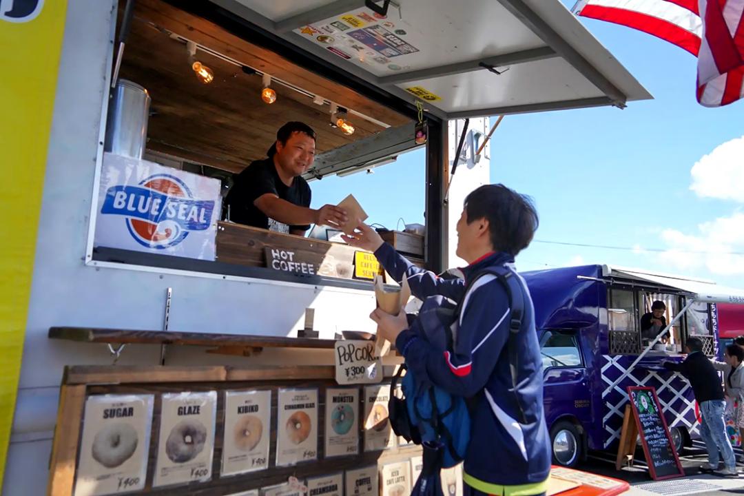 「京丹波市集2025」能品嚐使用當地時令食材製作的料理與甜點。(圖/大阪・關西萬博京都推進委員會提供)