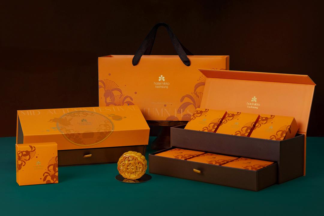 高雄日航酒店攜手中外餅舖推出「日光月影」廣式月餅禮盒，1,380元。