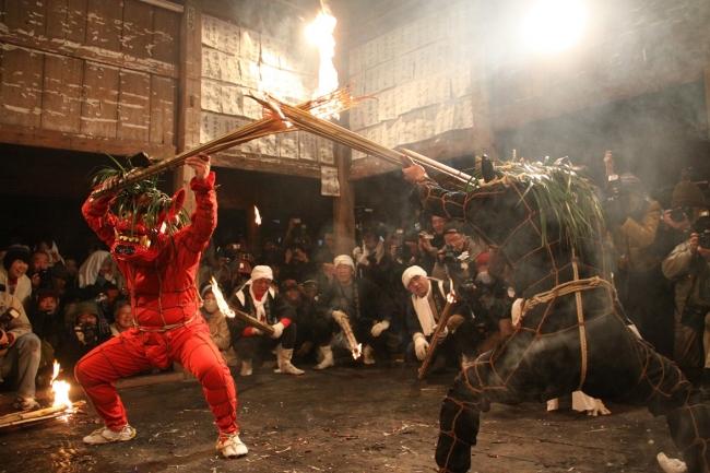 日本旅遊必追10大冬季祭典！夢幻雪祭冰雕賞銀白世界、繽紛燈節迎新年