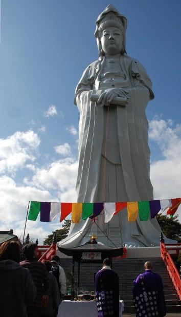 日本旅遊必追10大冬季祭典！夢幻雪祭冰雕賞銀白世界、繽紛燈節迎新年