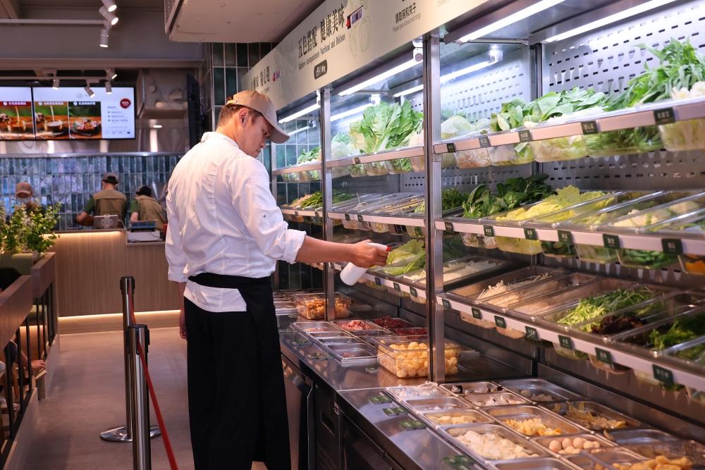 台北全新青花椒麻辣燙品牌「賴山嶼」9月26日於內湖正式開幕。（圖／品牌提供）