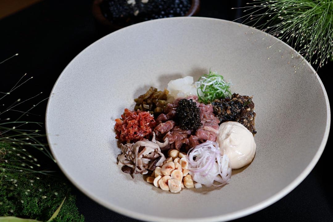 TWICE子瑜最愛「素食生魚片」台灣就有！《黑白大廚》林熙元登台推６道聯名料理