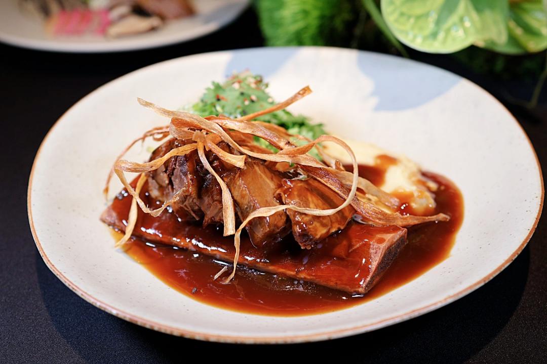 TWICE子瑜最愛「素食生魚片」台灣就有！《黑白大廚》林熙元登台推６道聯名料理