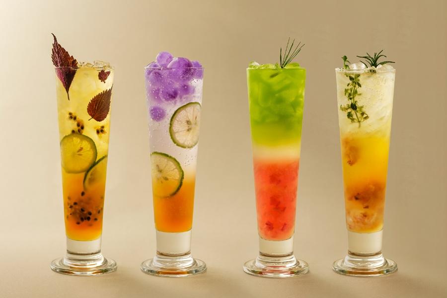 「山林兼味」除復刻春水堂經典飲品以及文人壺泡茶，也首度推出多款水果冰沙和特色微氣泡飲。（圖／業者提供）