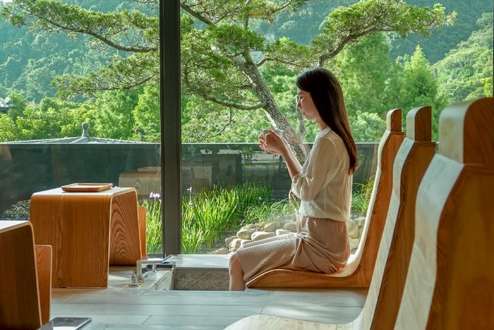 「快哉亭」座落於蒼翠山林之中，提供足沐體驗。（圖／業者提供）